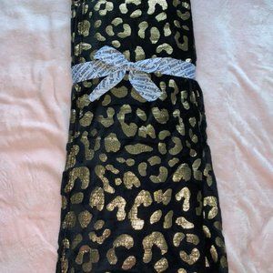 Juicy metallic leopard blanket